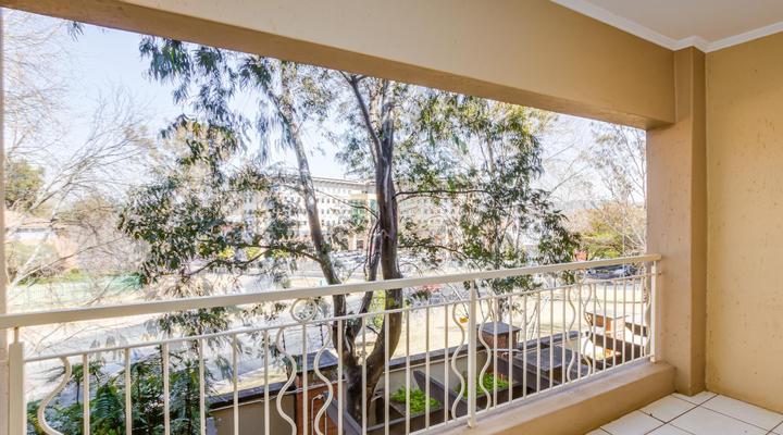 Sunninghill Spacious Executive Condo
