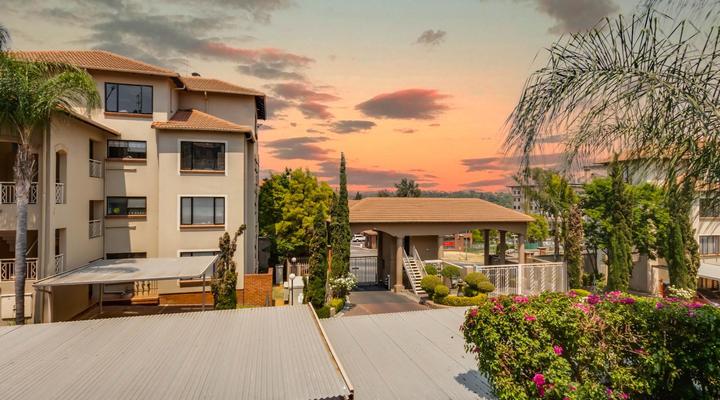 Sunninghill Spacious Executive Condo