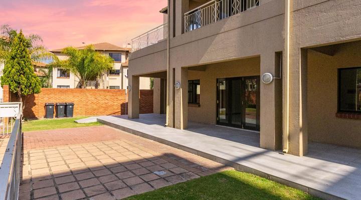 Sunninghill Spacious Executive Condo