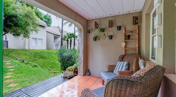 Modern 2 bedroom apartment in vibrant Melville - 99