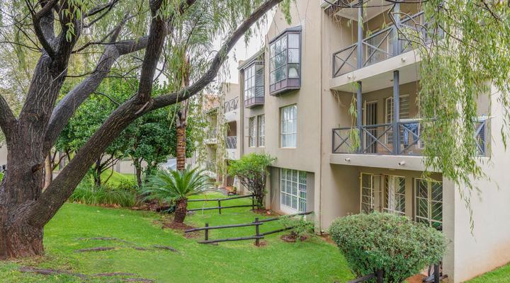 Modern 2 bedroom apartment in vibrant Melville - 99