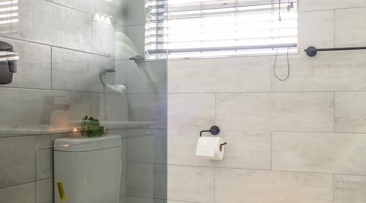 32 on George Britannia Bay