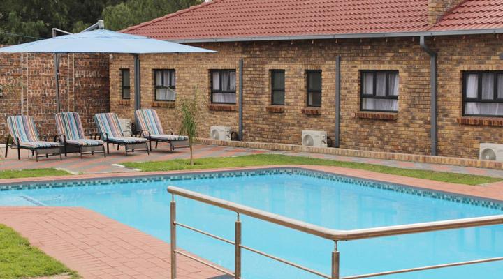 Emperor Lodge and Tours