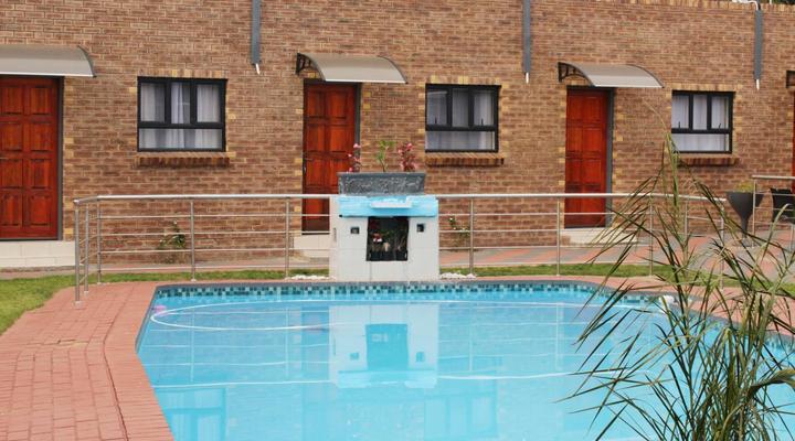 Emperor Lodge and Tours