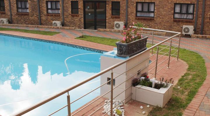 Emperor Lodge and Tours