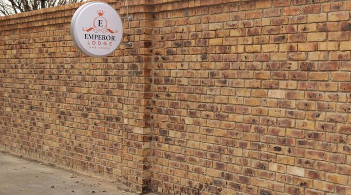 Emperor Lodge and Tours