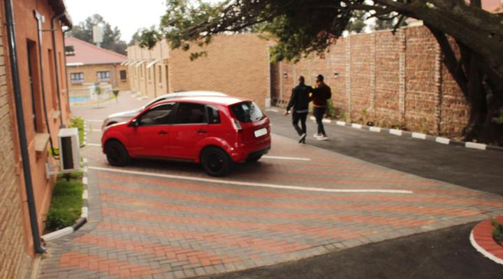 Emperor Lodge and Tours