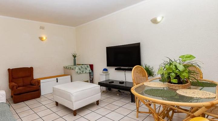 93 on Beach Apartment