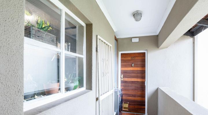 Lovely 2 bedroom unit in the heart of Melville - 127