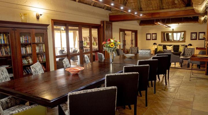 Mmakuba Private Game Lodge