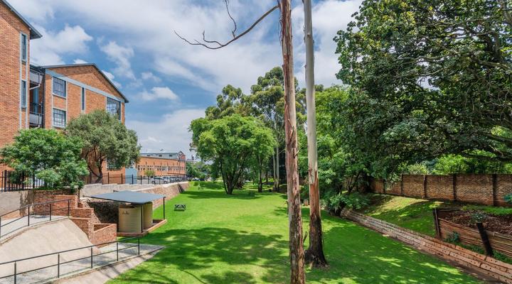 Modern 1 bedroom apartment in Braamfontein Werf - B21