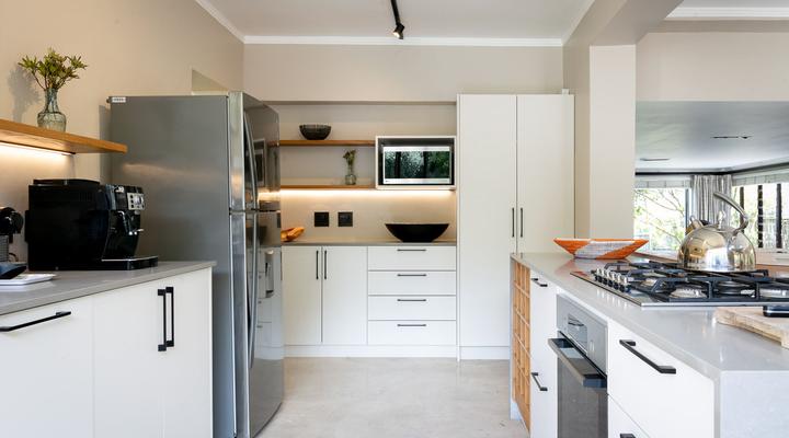 Chapman's View Villa - with solar backup power