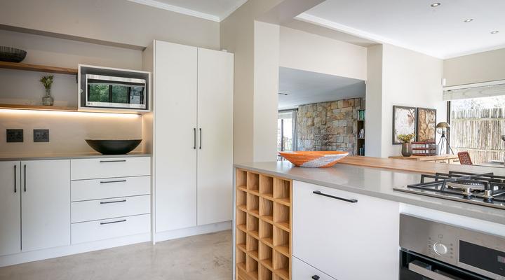 Chapman's View Villa - with solar backup power