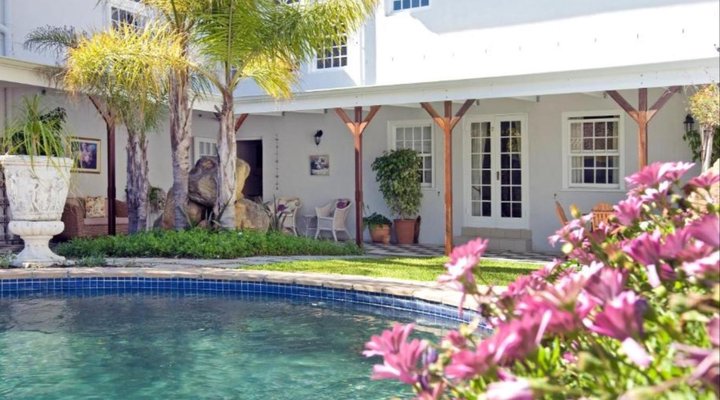 Capeblue Manor House