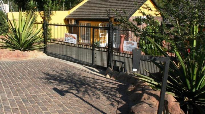 Flintstones Guest House Fourways