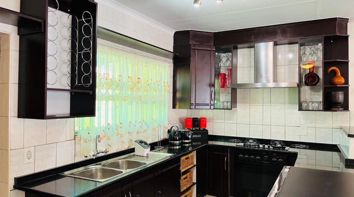 Khubonye Royal Guesthouse