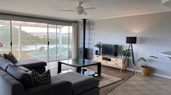 Cozy Coastal Retreat