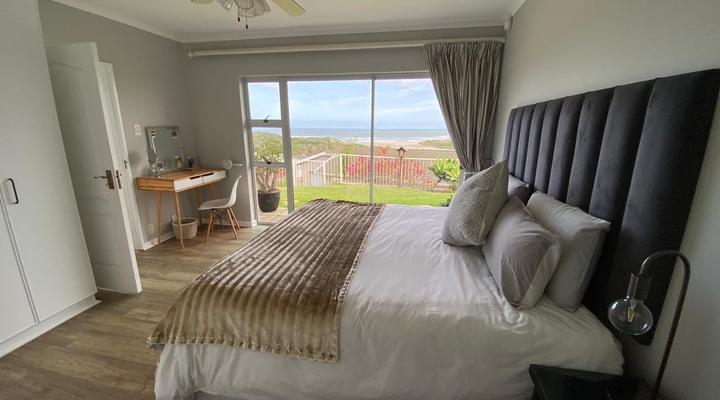 Cozy Coastal Retreat