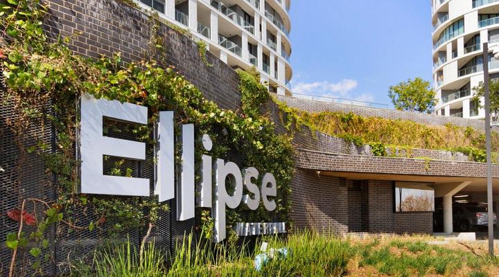 Ellipse Waterfall 3911