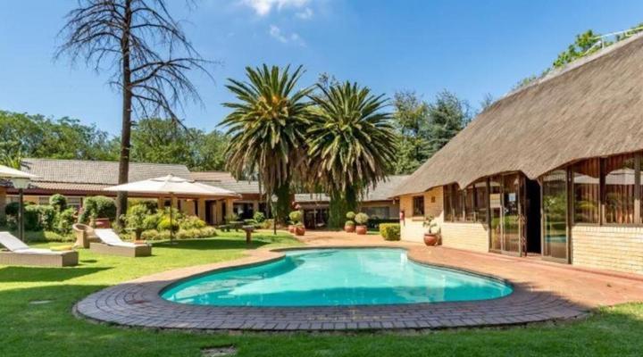 Hoyohoyo Chartwell Lodge