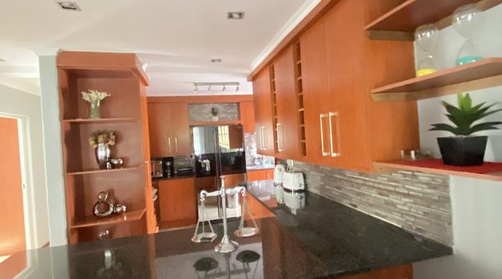 Lee’s Lux Apartment