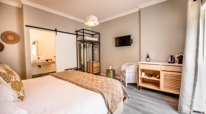 Corner House Residence