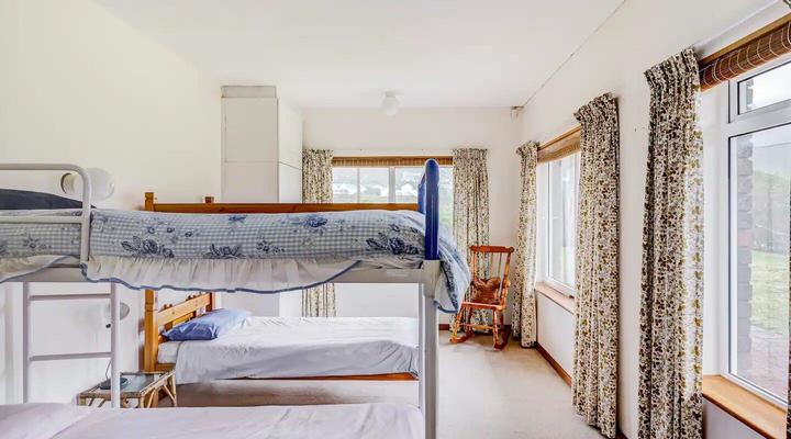 Tobie, Sea and Mountain Views