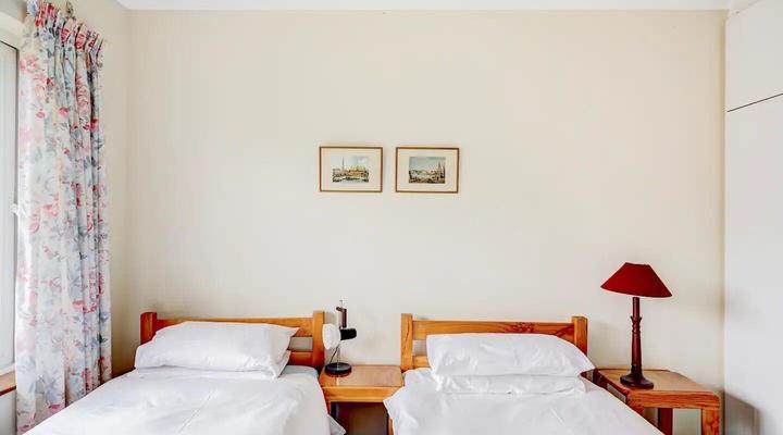 Tobie, Sea and Mountain Views