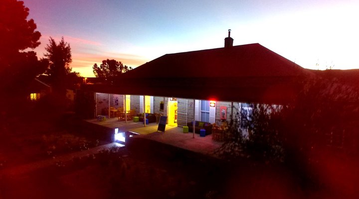 Blue Moon Guesthouse & Restaurant