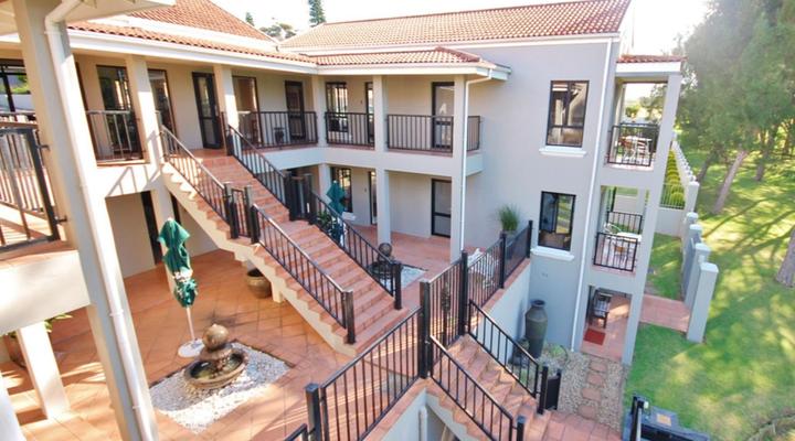 Fourteenth Green Guest Lodge