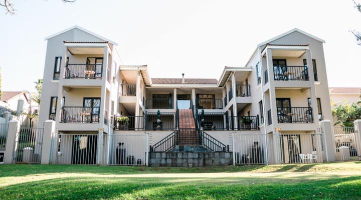 Fourteenth Green Guest Lodge