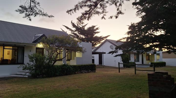 Big Cob Self-Catering Chalets 