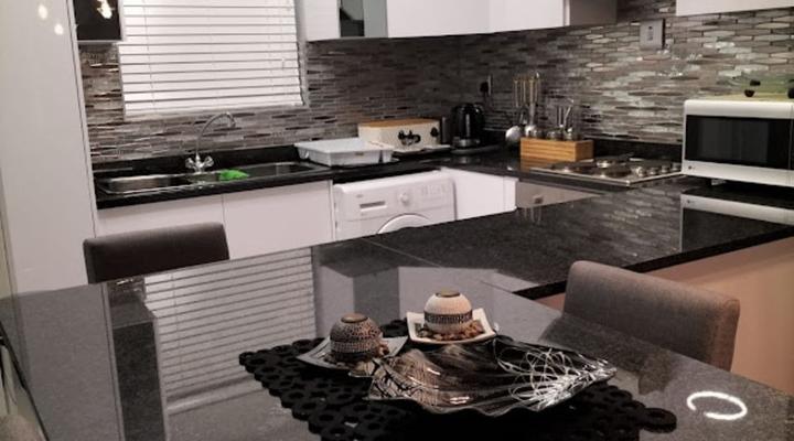 Brookes Hill Beachfront Apartment