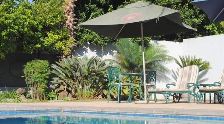 6 On Morris Guest Lodge