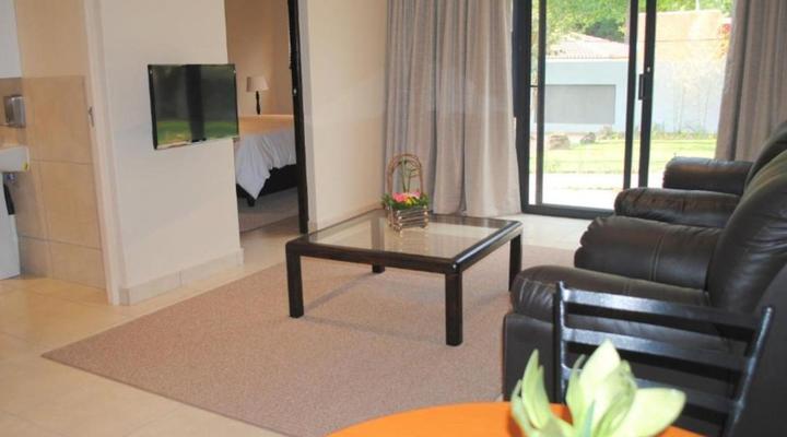 6 On Morris Guest Lodge