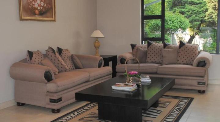 6 On Morris Guest Lodge