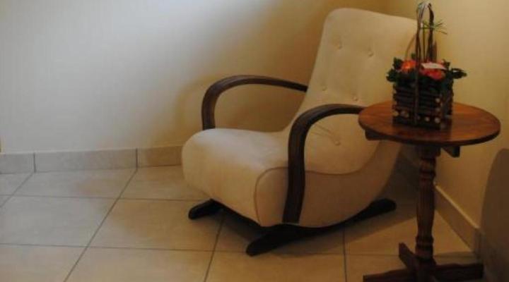 6 On Morris Guest Lodge