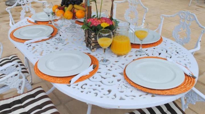 6 On Morris Guest Lodge