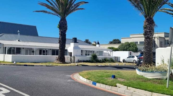 Sun Kiss Beach Cottage