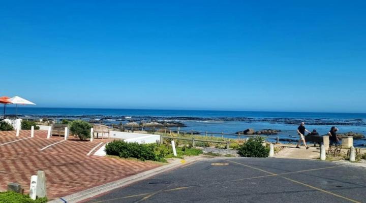 Sun Kiss Beach Cottage