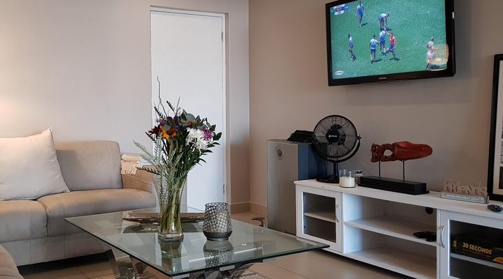 Friends - Three-Bedroom Private Apartment