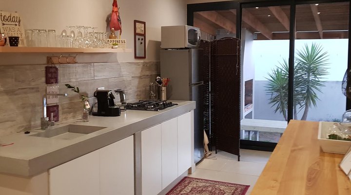 Friends - Three-Bedroom Private Apartment