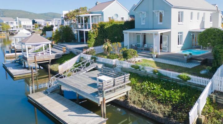 On the water – Thesen