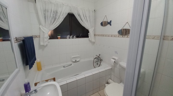 19 Bondi Beach, Shelley Beach