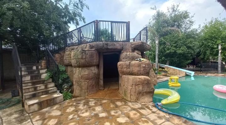 Clyde's on Dale Guest House