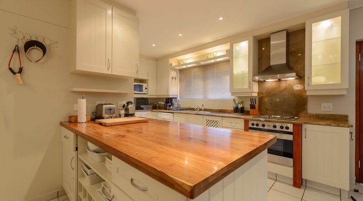 Four Bedroom Luxury Villa 10901