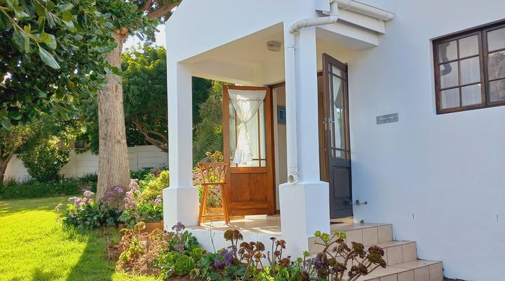 The Blue Beach House, Vrede St