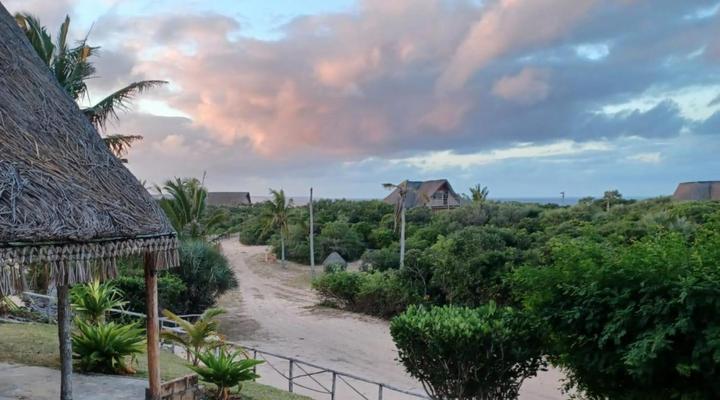 Golden Palms Beach Resort, Mozambique