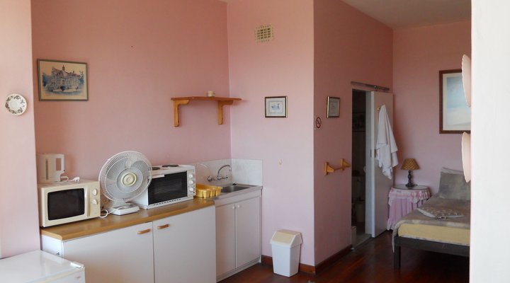 Bellevue Manor Guest House, Cottages, S/C Suites & Apartments