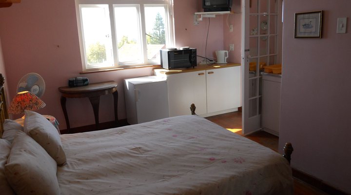 Bellevue Manor Guest House, Cottages, S/C Suites & Apartments